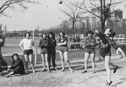 Monique Brochard au poids en avril 1951