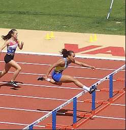 Athlète AO Charenton sur une course de haies