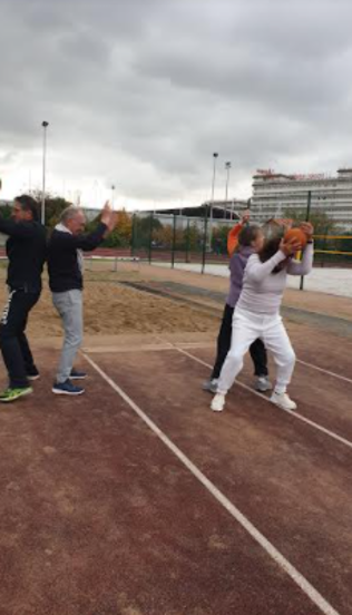 Séance de sport sur ordonnance sur la piste Stéphane Diagana